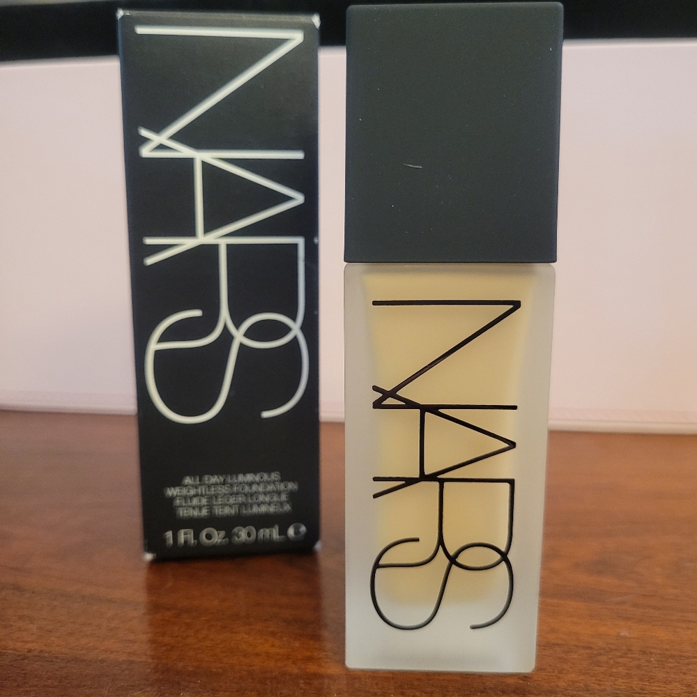 NARS all day luminous weightless foundation
